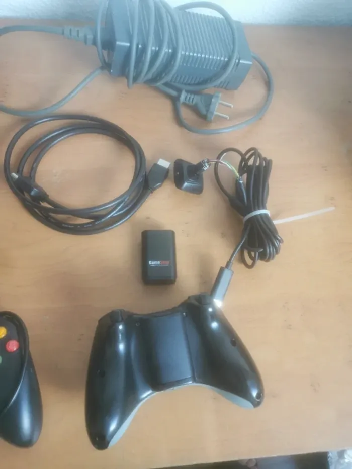 Xbox360 +2 manettes +kinect - photo numéro 6