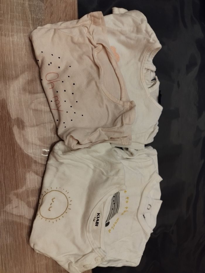 Lot t shirts 1 mois