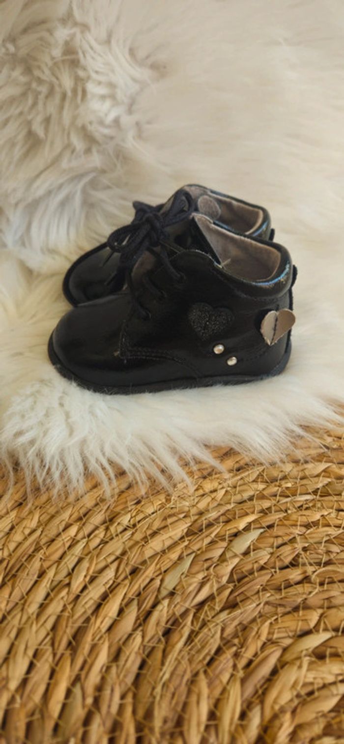 Paire de chaussure en cuir de marche bébé taille 18 - photo numéro 2