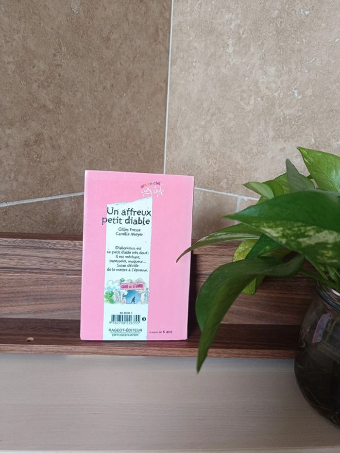 Livre un affreux petit diable - photo numéro 2