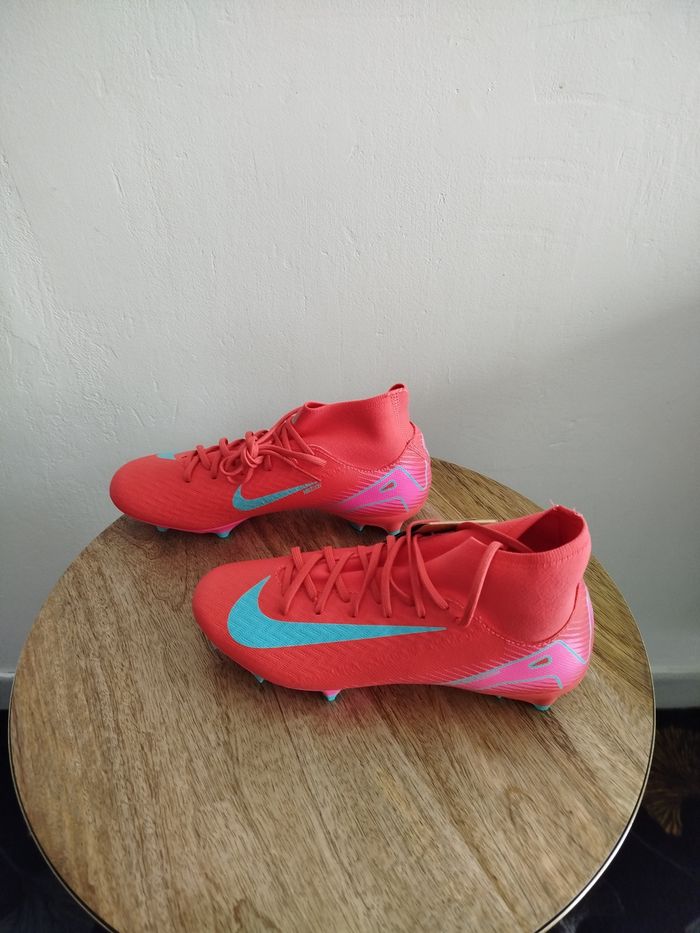 Crampons Nike T 37,5 - photo numéro 3