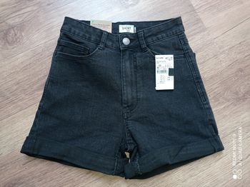 Short en jean à revers noir, KIABI, taille 32 XXS. NEUF