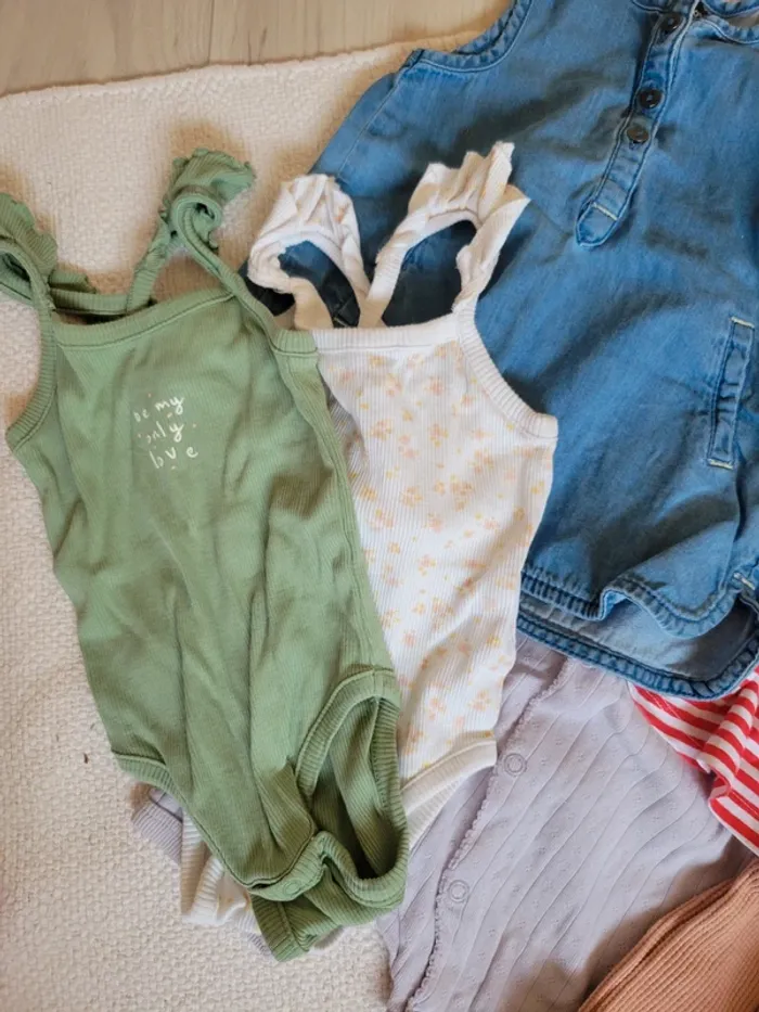 Lot vêtements fille 6m - photo numéro 2