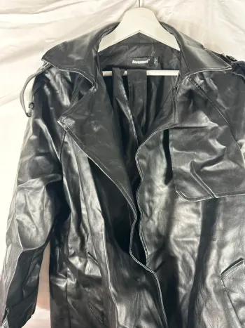 Veste longue en faux cuir noir YesStyle