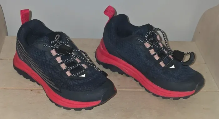 Chaussures de marche/trail pour enfant. Taille 28 - photo numéro 2