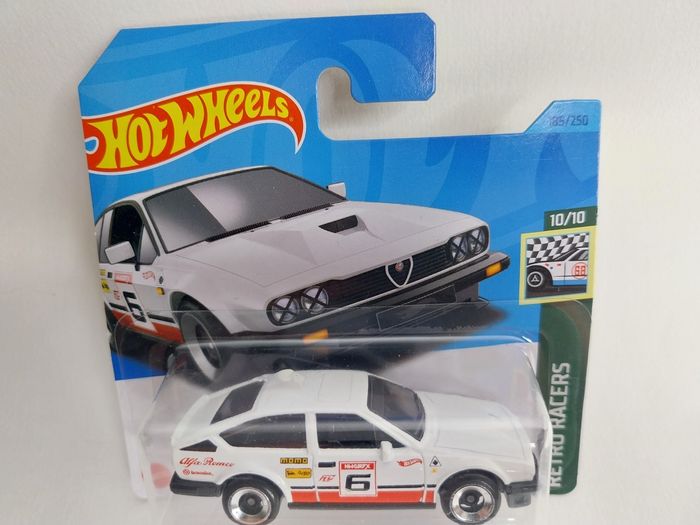 Hot Wheels Alfa Roméo GTV6 3.0 2023 - photo numéro 2