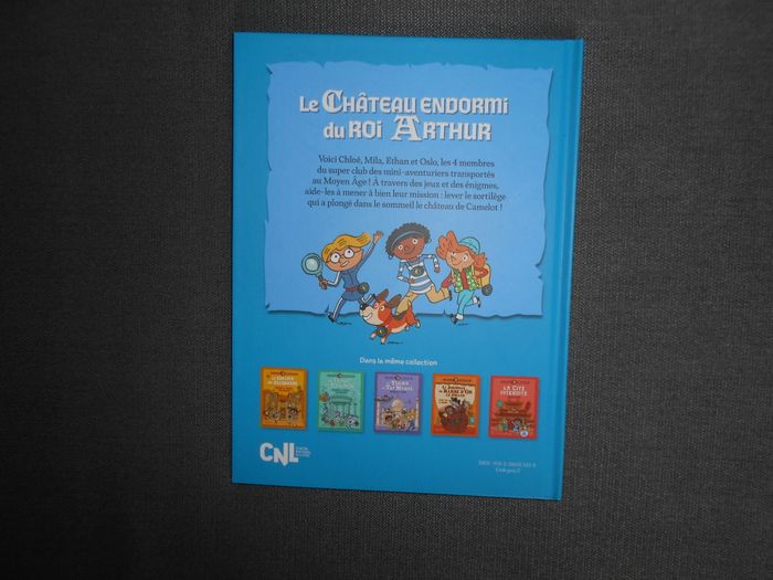 Livre: Le château endormi du roi Arthur (Hachette) neuf - photo numéro 2