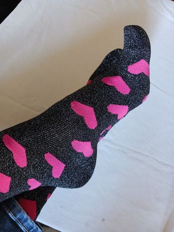 Chaussettes noir à paillettes et cœurs rose