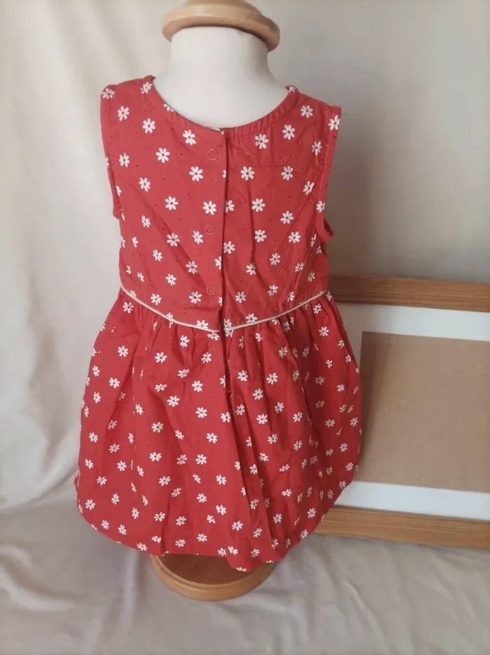 Superbe robe sans manche rouge neuve Tissaia fille 12 mois - photo numéro 3
