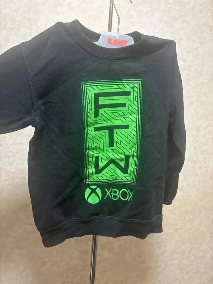 Pull taille 7-8ans marque Xbox