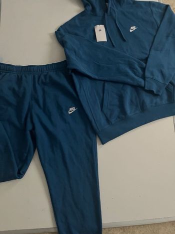 Ensemble nike bleu tout neuf