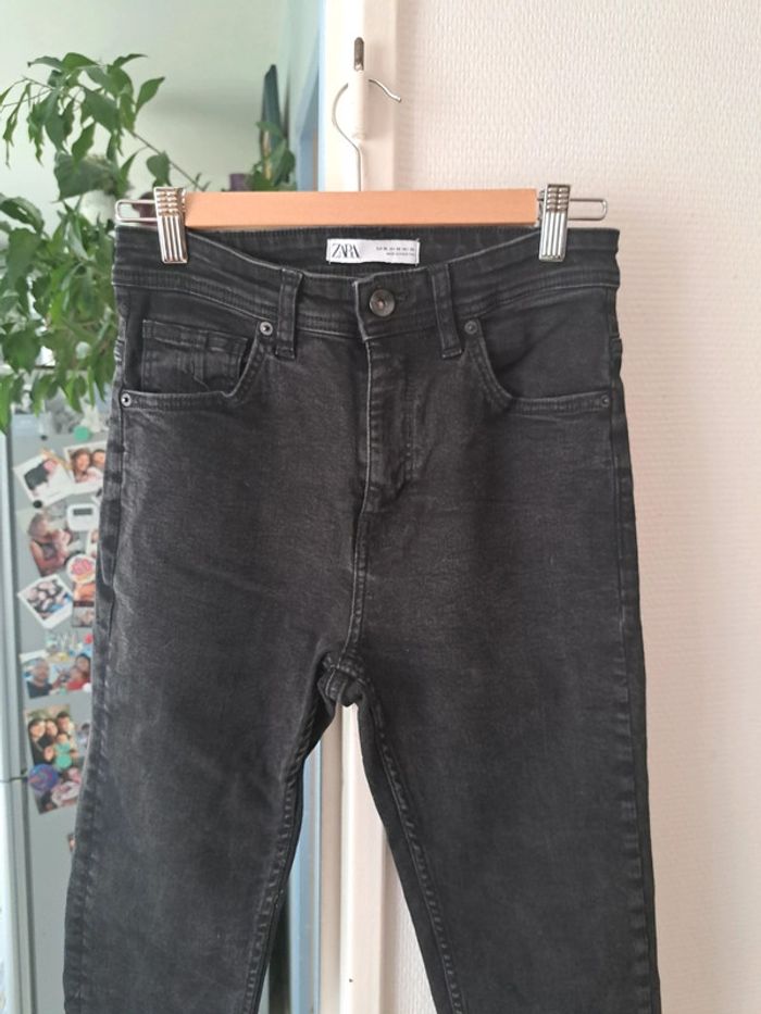 Jean noir extensible zara T 38 - photo numéro 3