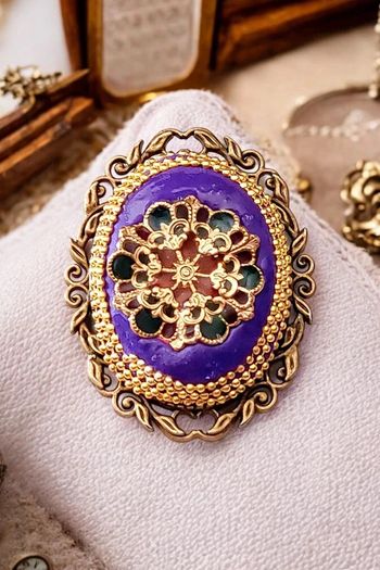 Magnifique broche style vintage médaillon