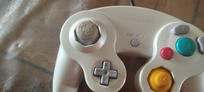 Manette Nintendo GameCube blanche - photo numéro 3