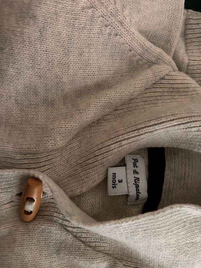 Lot 3 pull (2 caches coeur ) en 3 mois - photo numéro 2