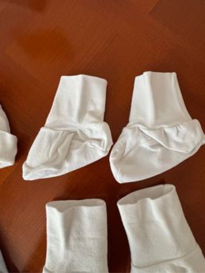 Bonnets et chaussettes bébé - photo numéro 4