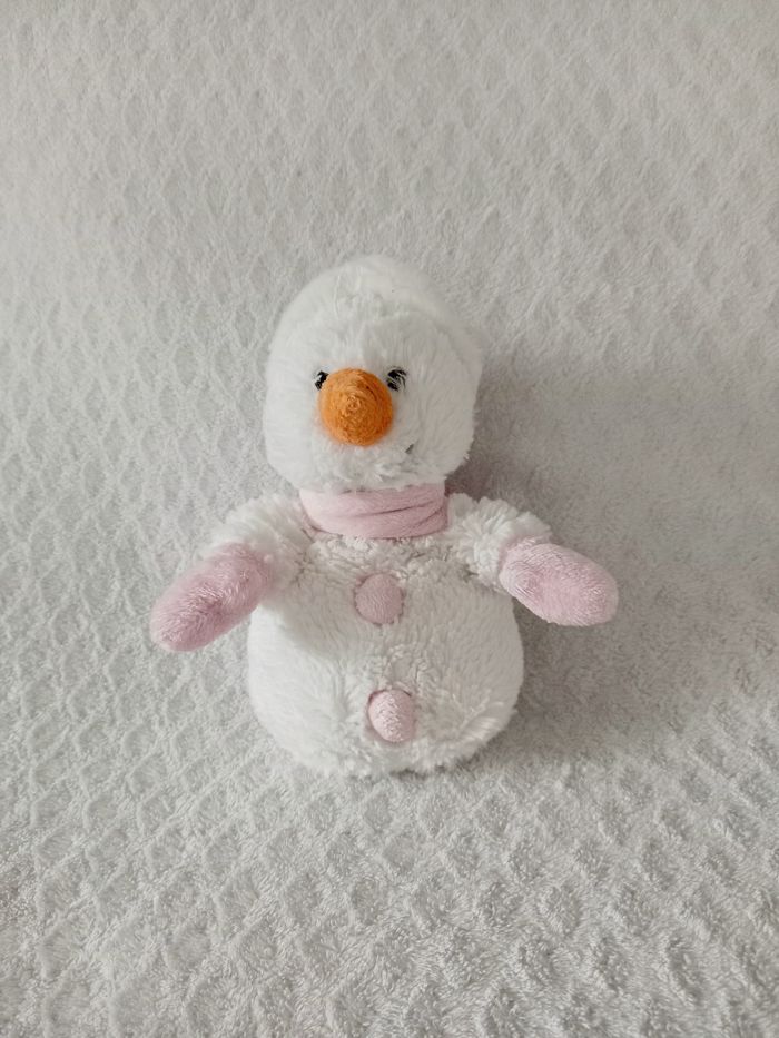 Doudou peluche bonhomme de neige bonnet rose