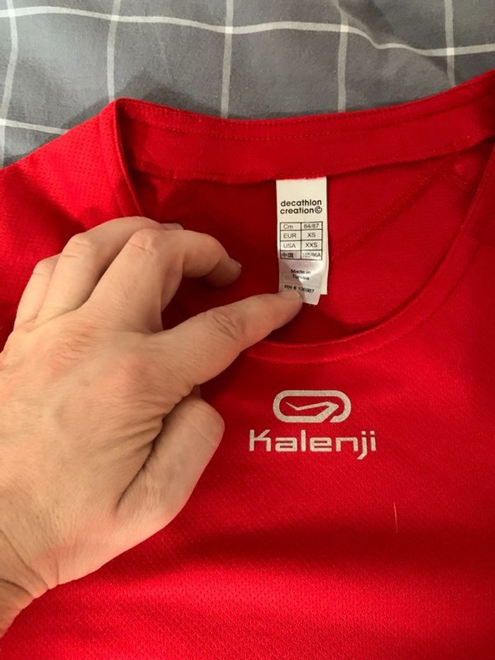Tee shirt sport kalenji rouge taille XS mais plutot S - photo numéro 2