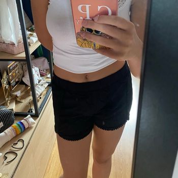 Short noir