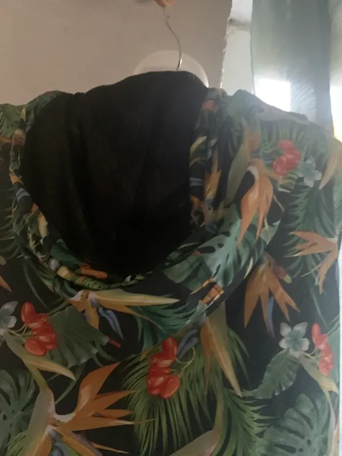 Veste coupe vent fin Pull &Bear taille 36 à capuche tres bon état - photo numéro 6