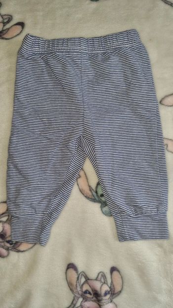 Pantalon 3 mois en bon état