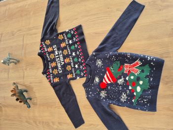 🎄 Lot de 2 pulls de Noël bleu marine Kiabi - 4 ans