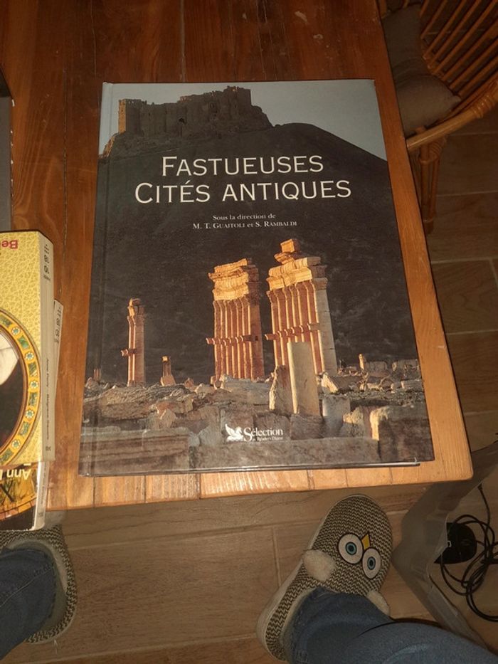 Grand livre fastueuse cités antiques