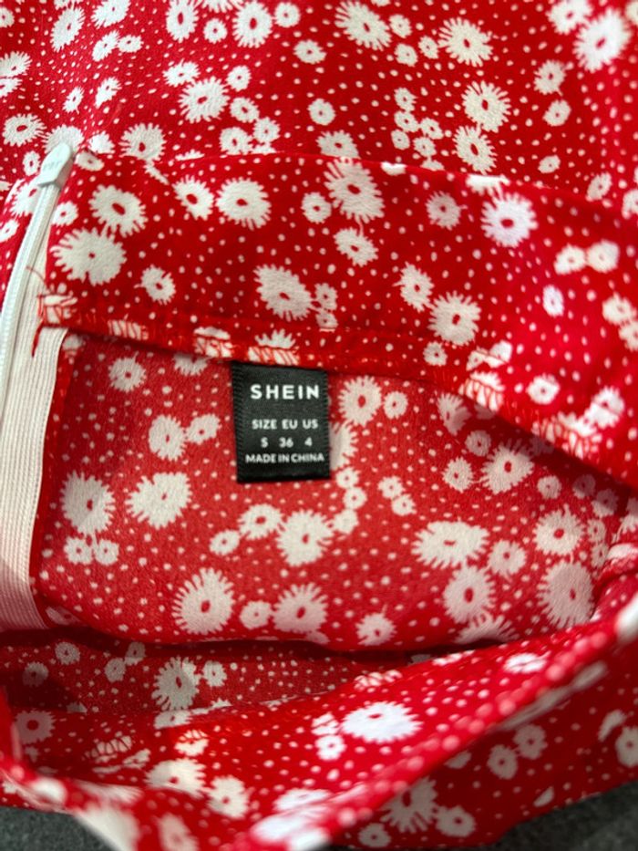 Petite jupe rouge taille S Shein - photo numéro 4