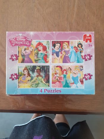 Plusieurs puzzles disney
