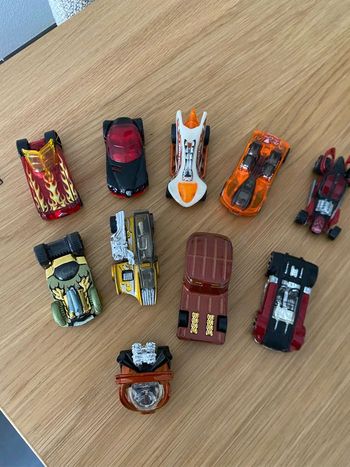 Lot de 10 petites voitures