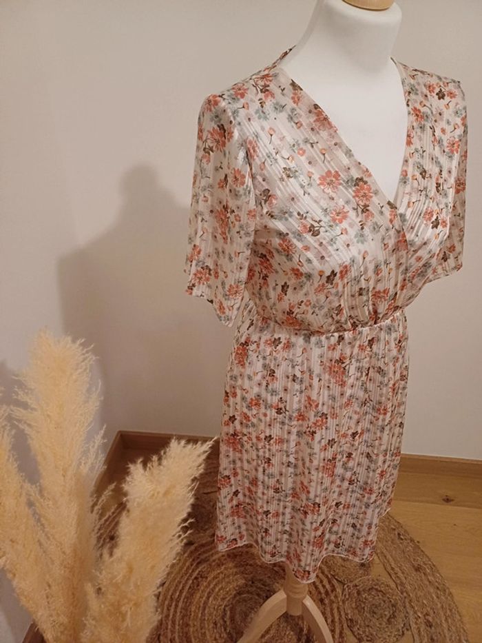 Robe blanche chic cache-coeur fleurie Actuelle taille S/M 36/38 - photo numéro 2