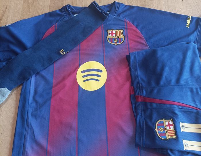 Maillot Barcelone football taille 8 ans modèle 2026 domicile - photo numéro 2