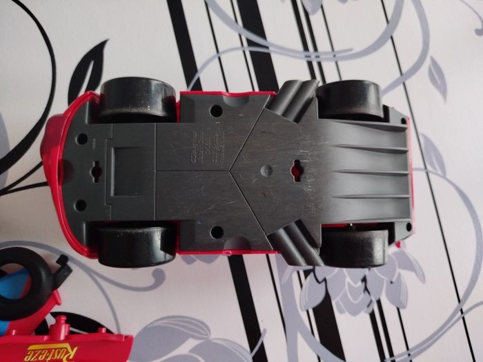 Voiture Cars et ses accessoires - photo numéro 2