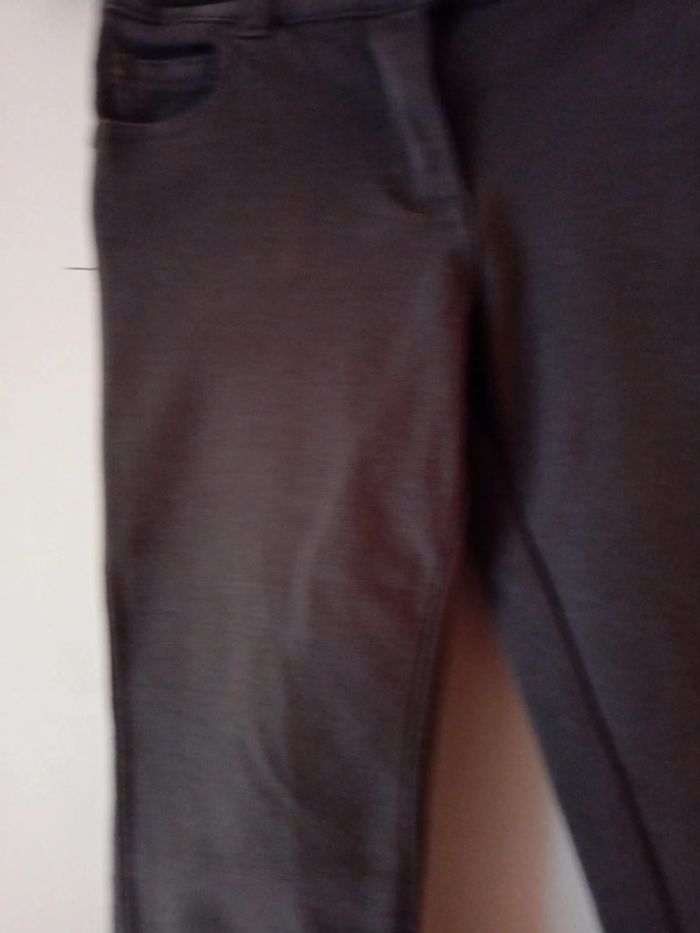 Joli pantalon gris. 5 ans. C&A - photo numéro 3
