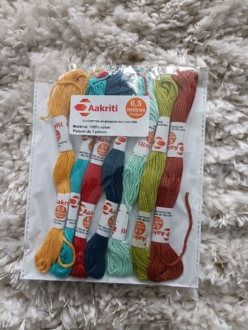 7 pièces d'echevettes de broderie multicolore de 6,5m chacun