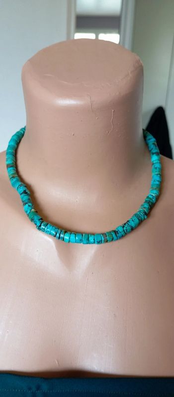 Collier ras du cou en perles de turquoise