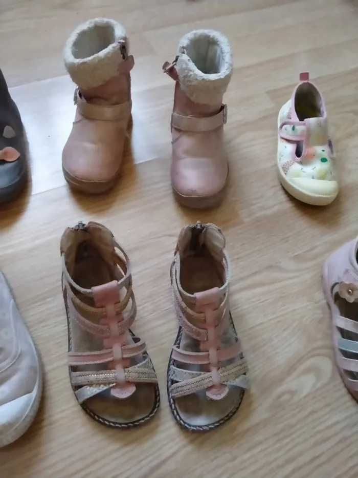 Lot de 8 paires de chaussures filles. Pointure 25 26 27 - photo numéro 4