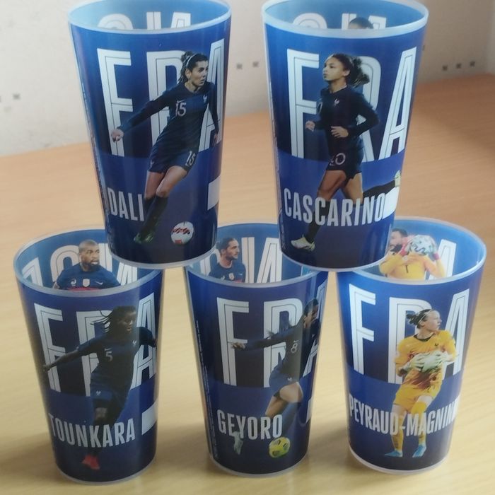 Gobelets plastiques souvenirs foot Neuf - photo numéro 2