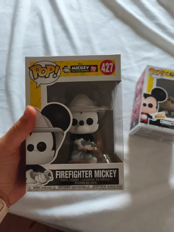 Lot de 2 Funko pop Disney Mickey - photo numéro 2