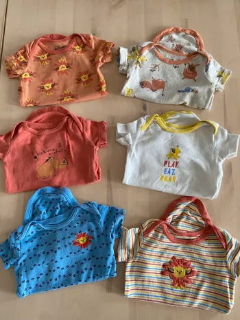 Lot 6 bodys Le roi lion - taille 3 mois