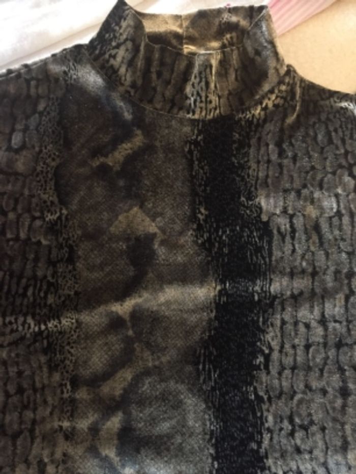 Top velours reptile 38 - photo numéro 2