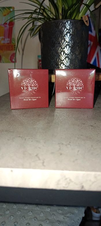 Deux savon fleur de vigne neuf