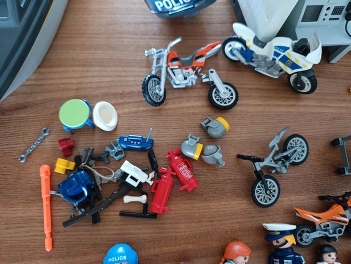 Lot Playmobil Policiers - photo numéro 4