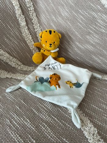 Peluche doudou mouchoir 13cm simba toys tigre orange jaune et blanc très bon état