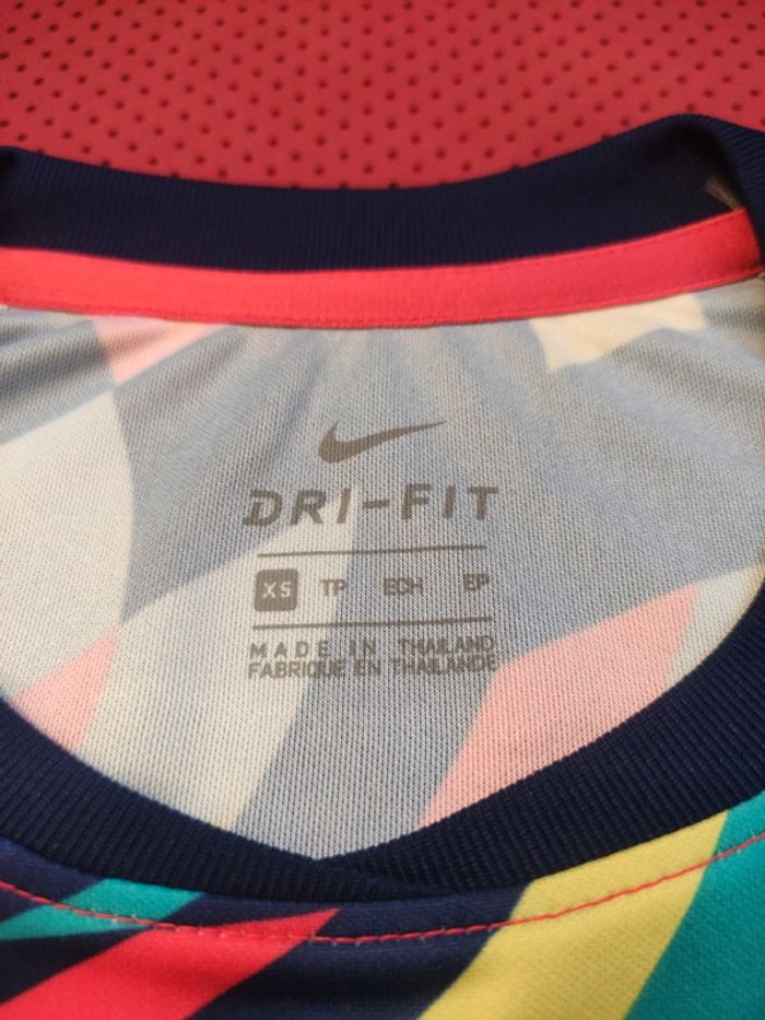 Maillot de foot FC Barcelone, Nike Authentique Officiel taille Femme XS, Neuf - photo numéro 8