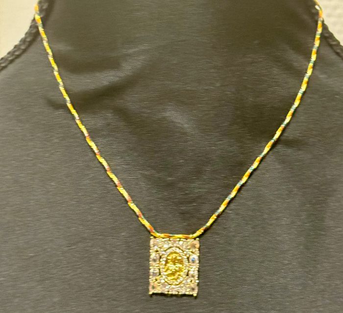 Collier habaha Paris tressé plaque xl relief jesus cristaux blancs