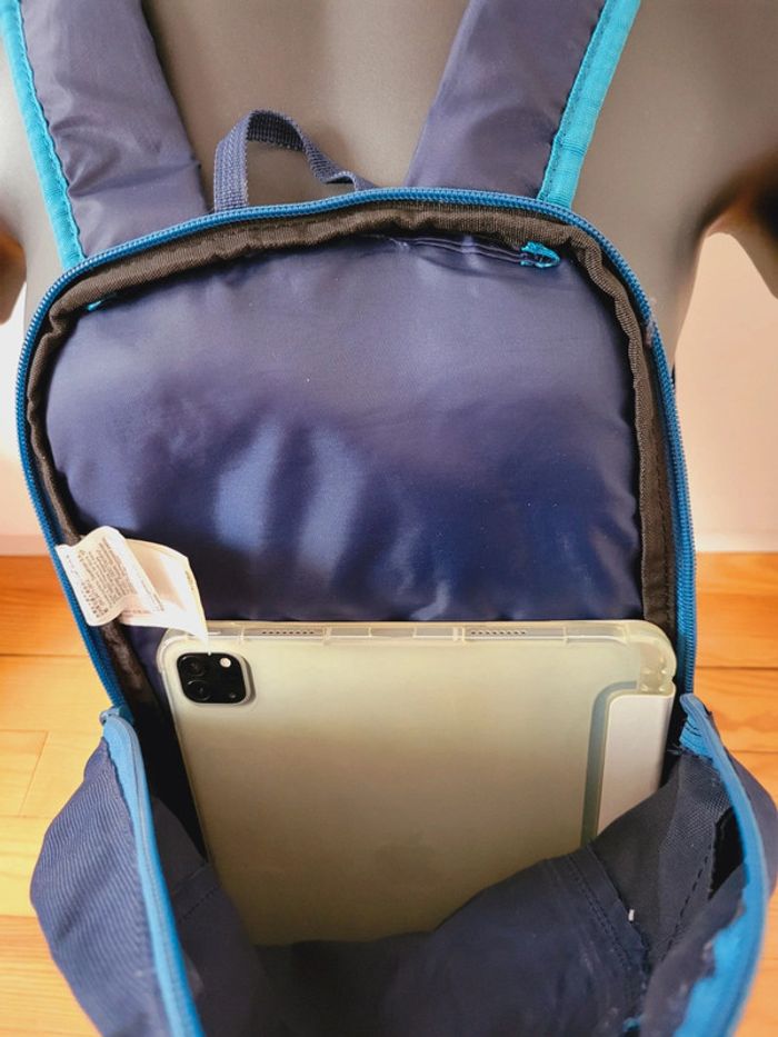 Sac à dos bleu marine quechua sport ultra léger voyage tablette - photo numéro 6