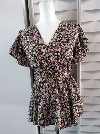 Magnifique Top fleurie neuf