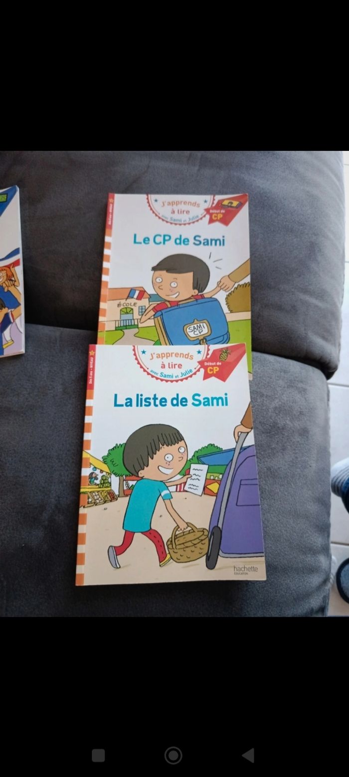 2 livres j'apprends à lire avec sami et Julie  début CP