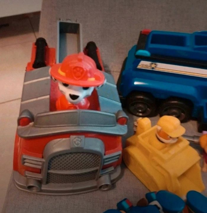 Gros lot de véhicules et figurines pat patrouille - photo numéro 2